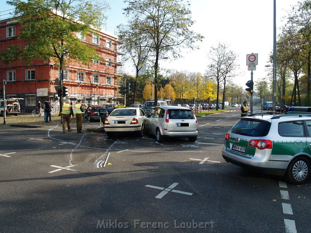 VU 4 PKW Koeln Innere Kanalstr Subbelratherstr  P20.JPG